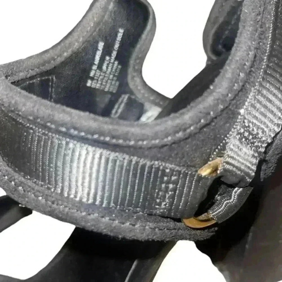 💕TEN💕 Super Cool Black Nicole Miller Strappy Sandals with Gold hardware. - Picture 4 of 4